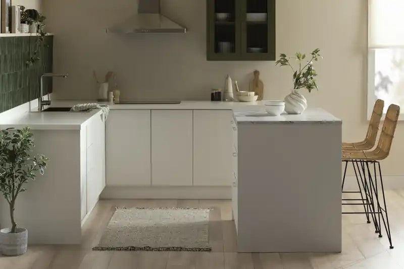 Îlot de cuisine avec porte et tiroirs – Faux marbre blanc et blanc