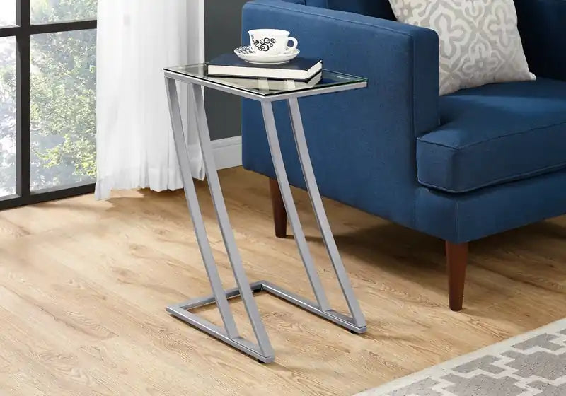 Table d'appoint en métal argenté avec verre trempé