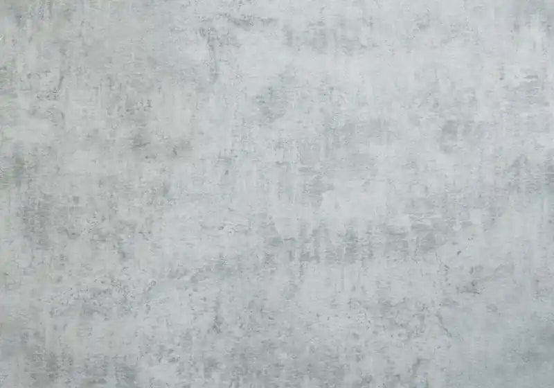 Table d'appoint en ciment gris avec accent en métal chromé